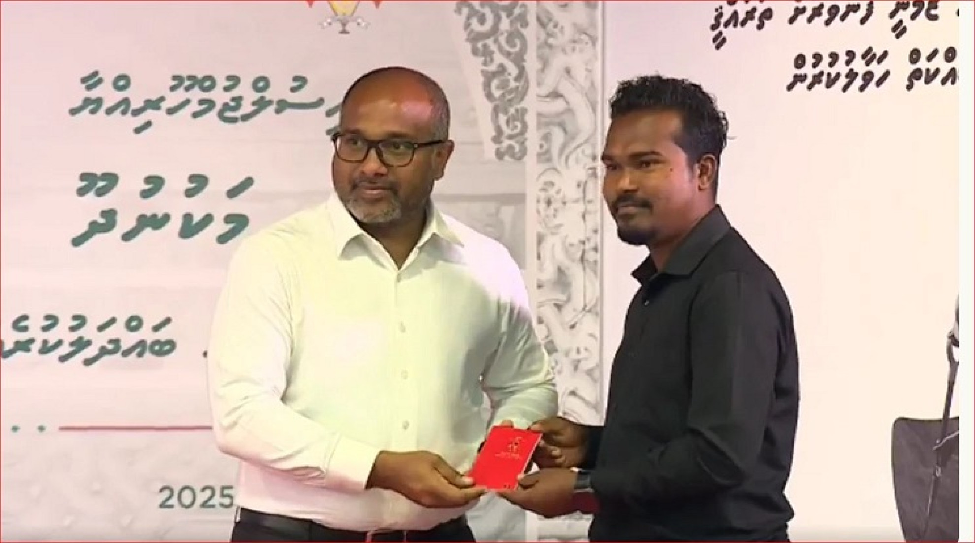 ހދ. މަކުނުދޫގައި ޕާސްޕޯޓުގެ ޚިދުމަތް ރަސްމީކޮށް ފަށައި