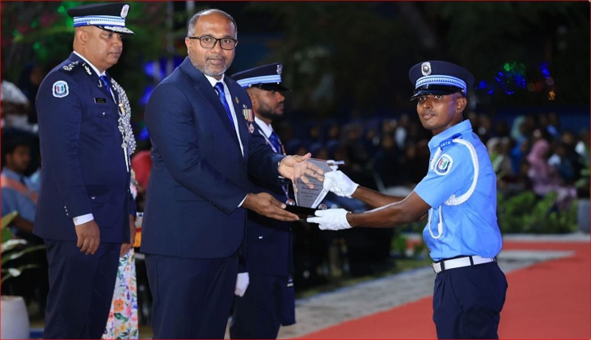 ފުލުހުންގެ 40 ވަނަ އަސާސީ ތަމްރީނު ކޯހުގެ ދަސްވެނިވެ ހިނގާލުމުގެ ރަސްމިއްޔާތު ބާއްވައިފި