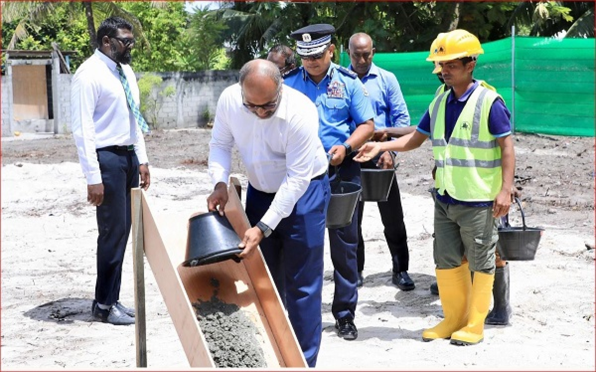 ހދ. ކުމުންދޫގައި އިމާރާތްކުރާ ފުލުހުންގެ މަރުކަޒުގެ ޢަމަލީ މަސައްކަތް ފަށައިފި