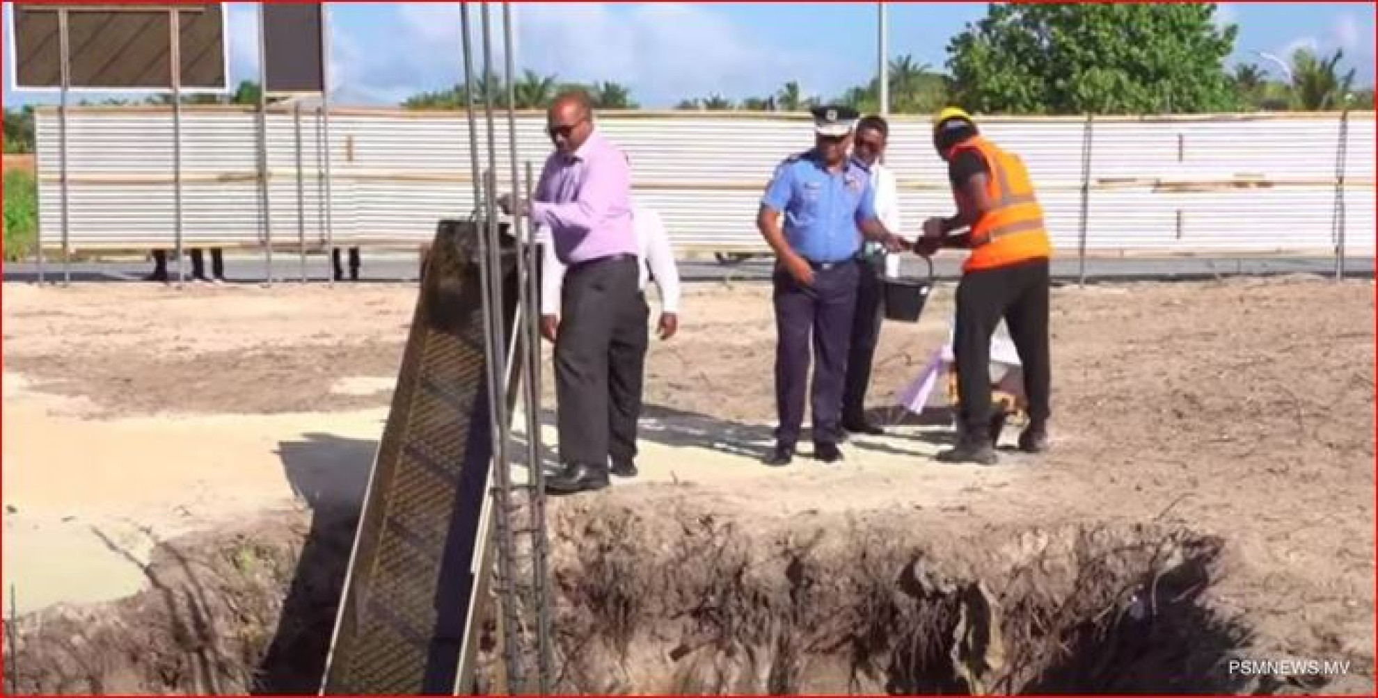 ހދ. ހަނިމާދޫގައި އިމާރާތްކުރާ ފުލުހުންގެ މަރުކަޒުގެ ޢަމަލީ މަސައްކަތް ފަށައިފިއެވެ.