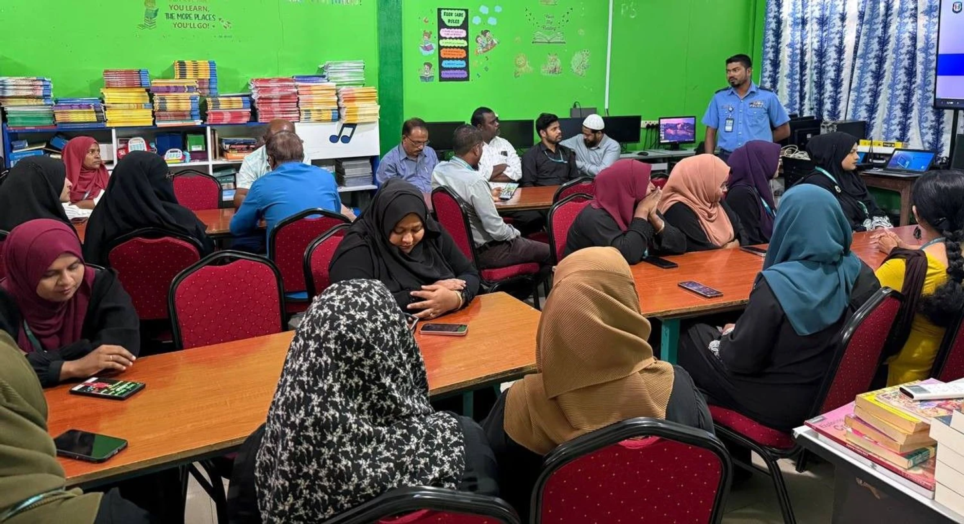 ހުޅުދެލީ ސުކޫލު މުދައްރިސުންނަށް ސައިބަރ އެވެއާނަސް ސެޝަނެއް ހިންގައިފި