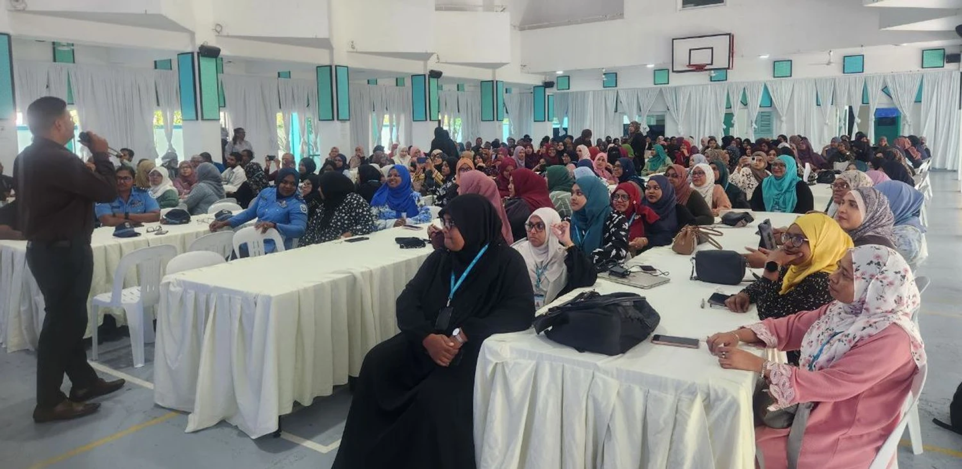 ޑިޖިޓަލް ޕޭރެންޓންގއާއި ސައިބަރ ސޭފްޓީ ސެޝަނެއް ރެހެންދި ސުކޫލު މުދައްރިސުންނަށް ހިންގައިފި