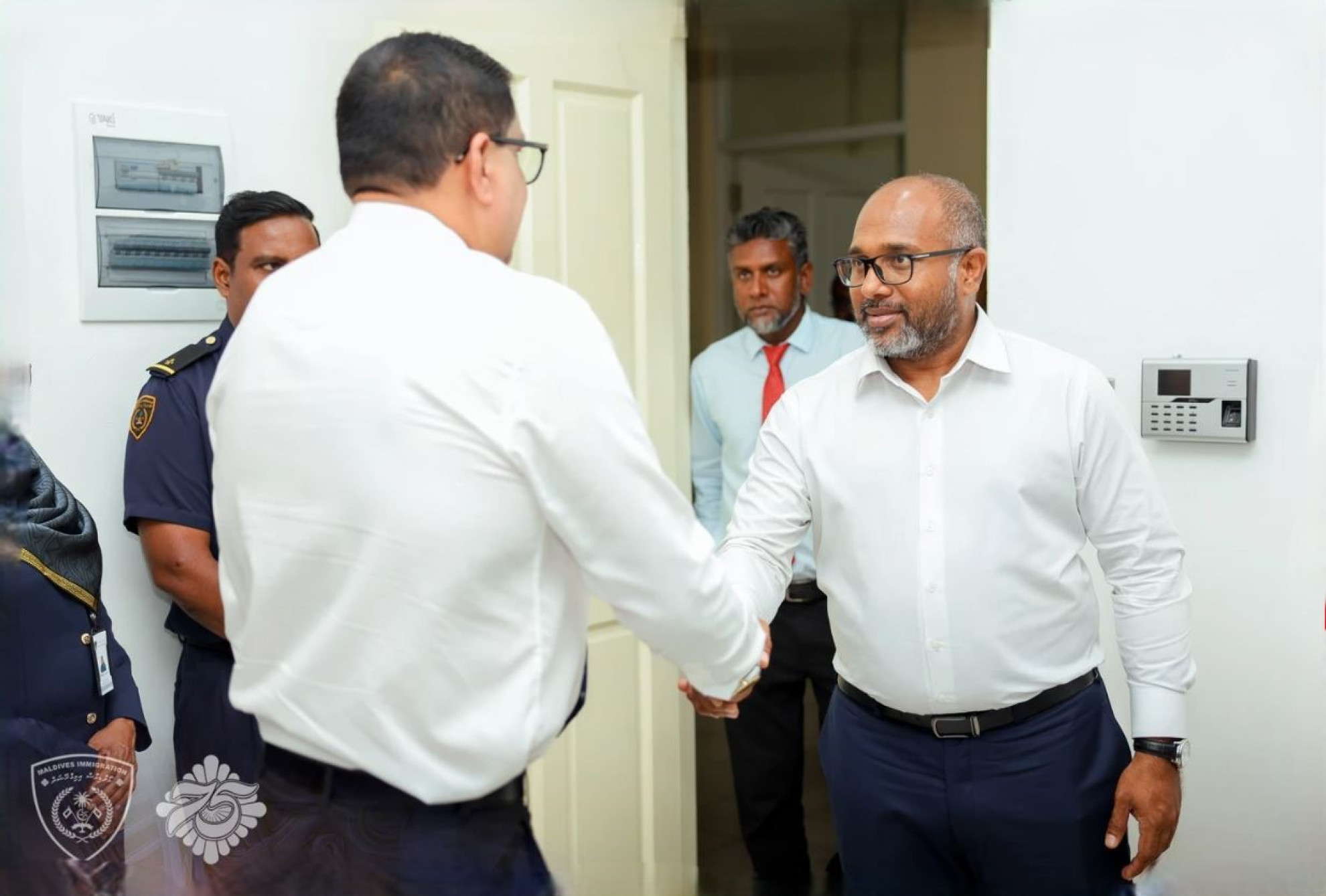 "ބާޠިލުކުރެވޭ ވަރކް ޕަރމިޓްތަކުގެ ކޯޓާ ސްލޮޓް ރިލީޒްކުރެވޭނީ ދައްކަންޖެހޭ ހުރިހާ ފީއެއް ދެއްކުމުން"