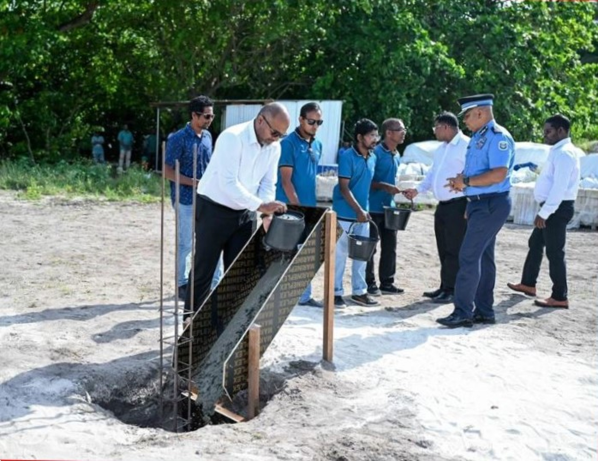 ށ. ގޮއިދޫގައި އިމާރާތްކުރާ ފުލުހުންގެ މަރުކަޒުގެ ބިންގާ އަޅައިފި