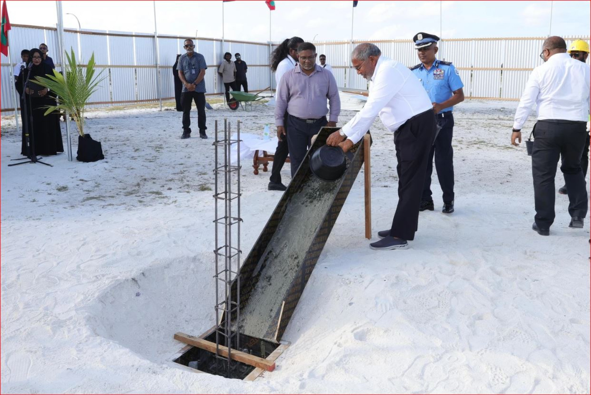 ފެންފުށީގައި އަލަށް އިމާރާތްކުރާ ފުލުހުންގެ މަރުކަޒުގެ އަމަލީ މަސައްކަތް ފަށައިފި