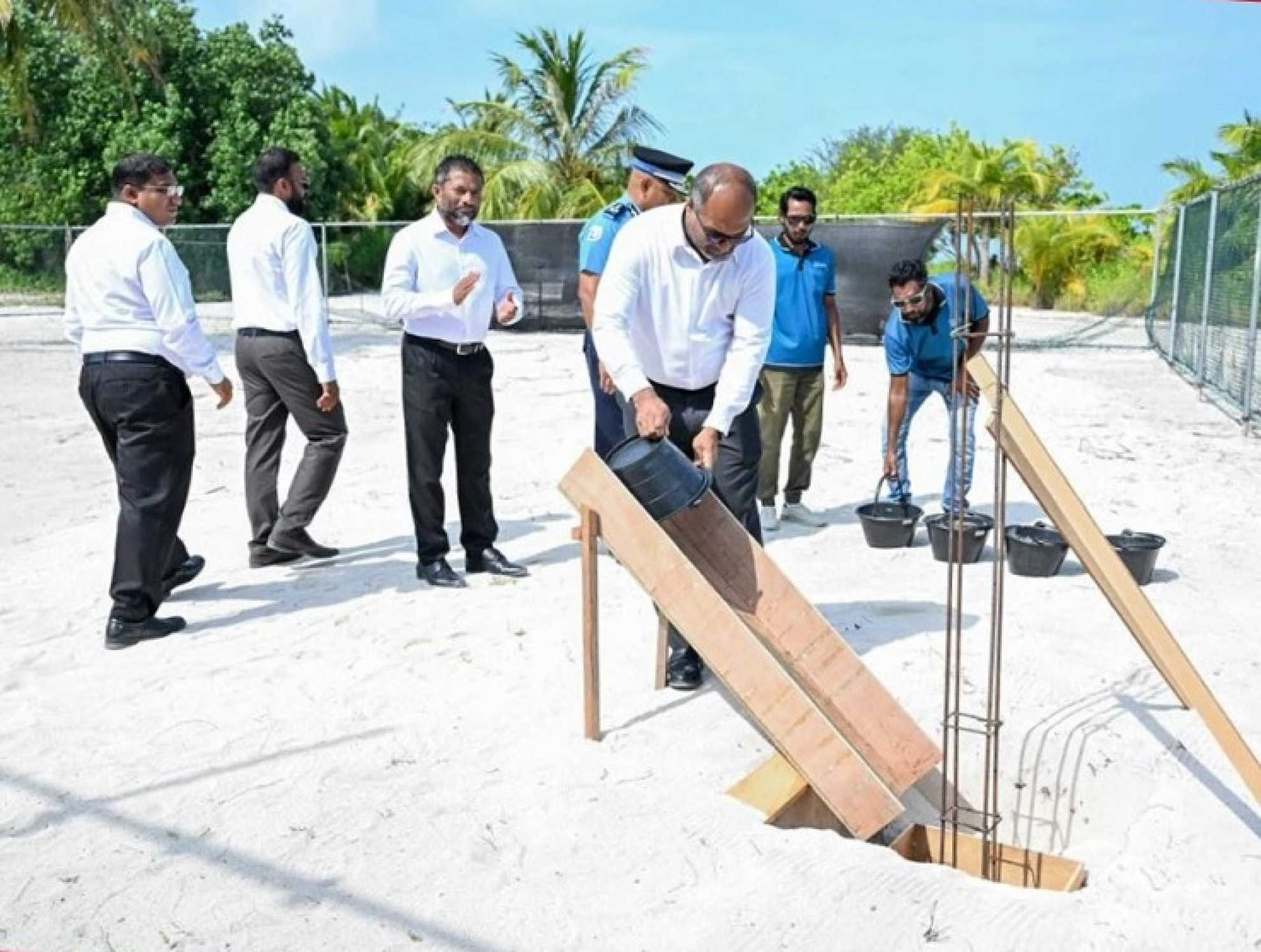 ޅ. އޮޅުވެލިފުށީގައި އިމާރާތްކުރާ ފުލުހުންގެ މަރުކަޒުގެ ޢަމަލީ މަސައްކަތް ފަށައިފި