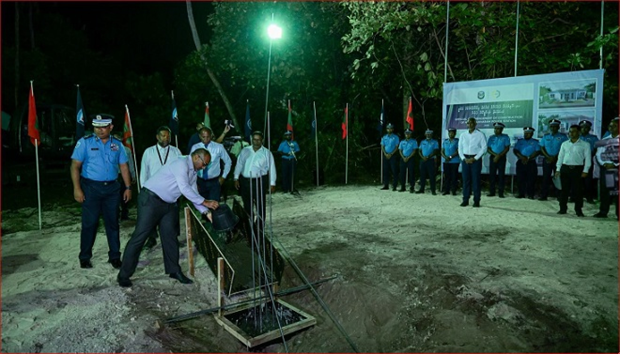 ނޮޅިވަރަމުގައި އިމާރާތްކުރާ ފުލުހުންގެ މަރުކަޒުގެ ޢަމަލީ މަސައްކަތްވެސް ފަށައިފި