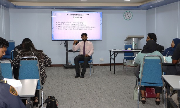 މިނިސްޓްރީއާއި މިނިސްޓްރީގެ ދަށުން ހިނގާ އޮފީސްތަކުގެ މުވައްޒަފުންނަށް ބޭއްވުނު ޕްރެޒެންޓޭޝަން ސްކިލްސް ޓްރޭނިންގ